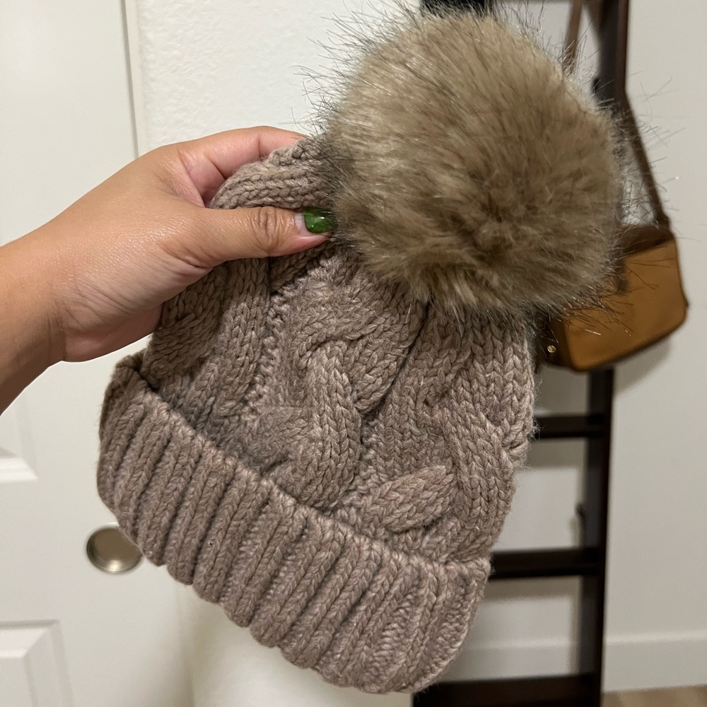 •NEW•H&M Pompom Beanie